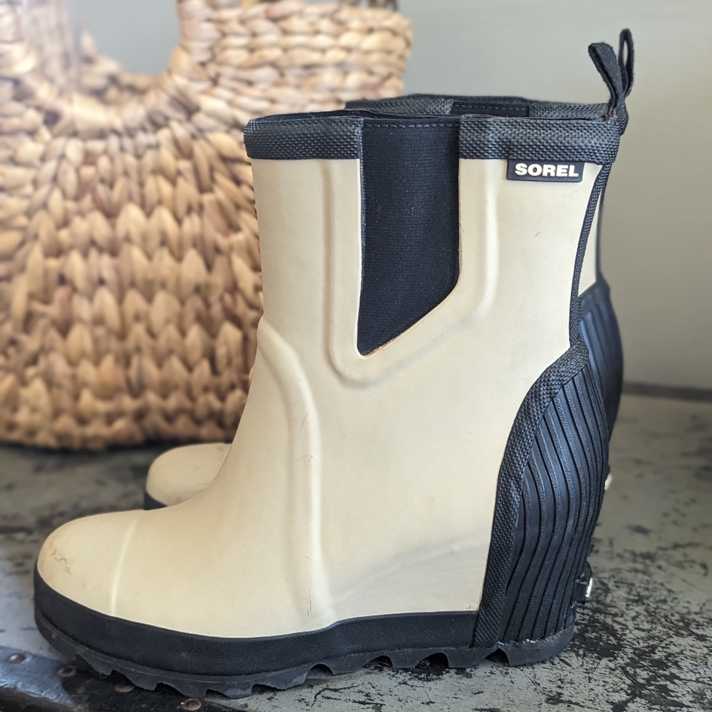 Sorel Joan Rain Wedge Chelsea Rubber Boot Felt Lined